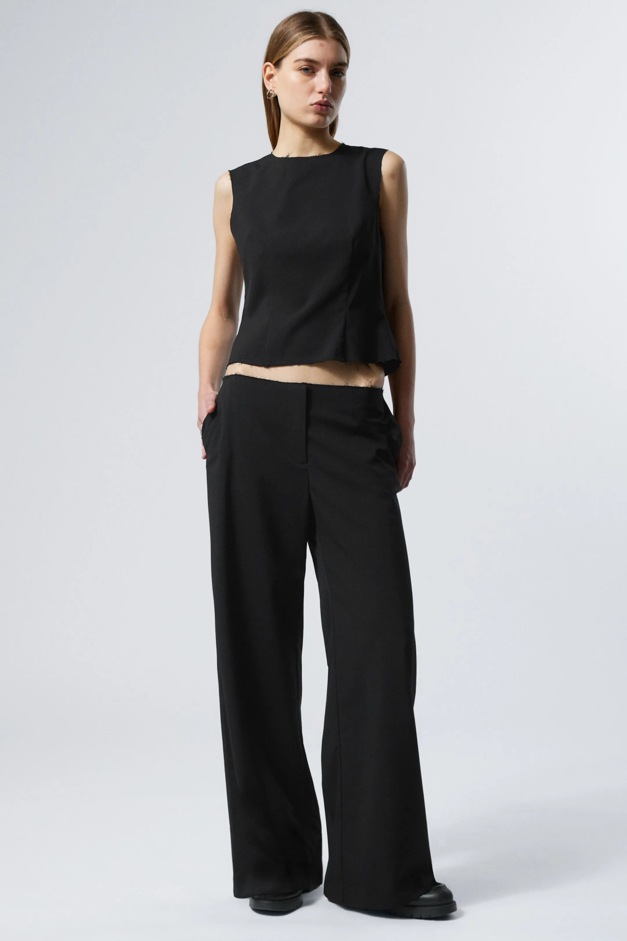 Weekday CUT-OFF WAISTBAND FRAYED SUITING TROUSERS>Women Trousers