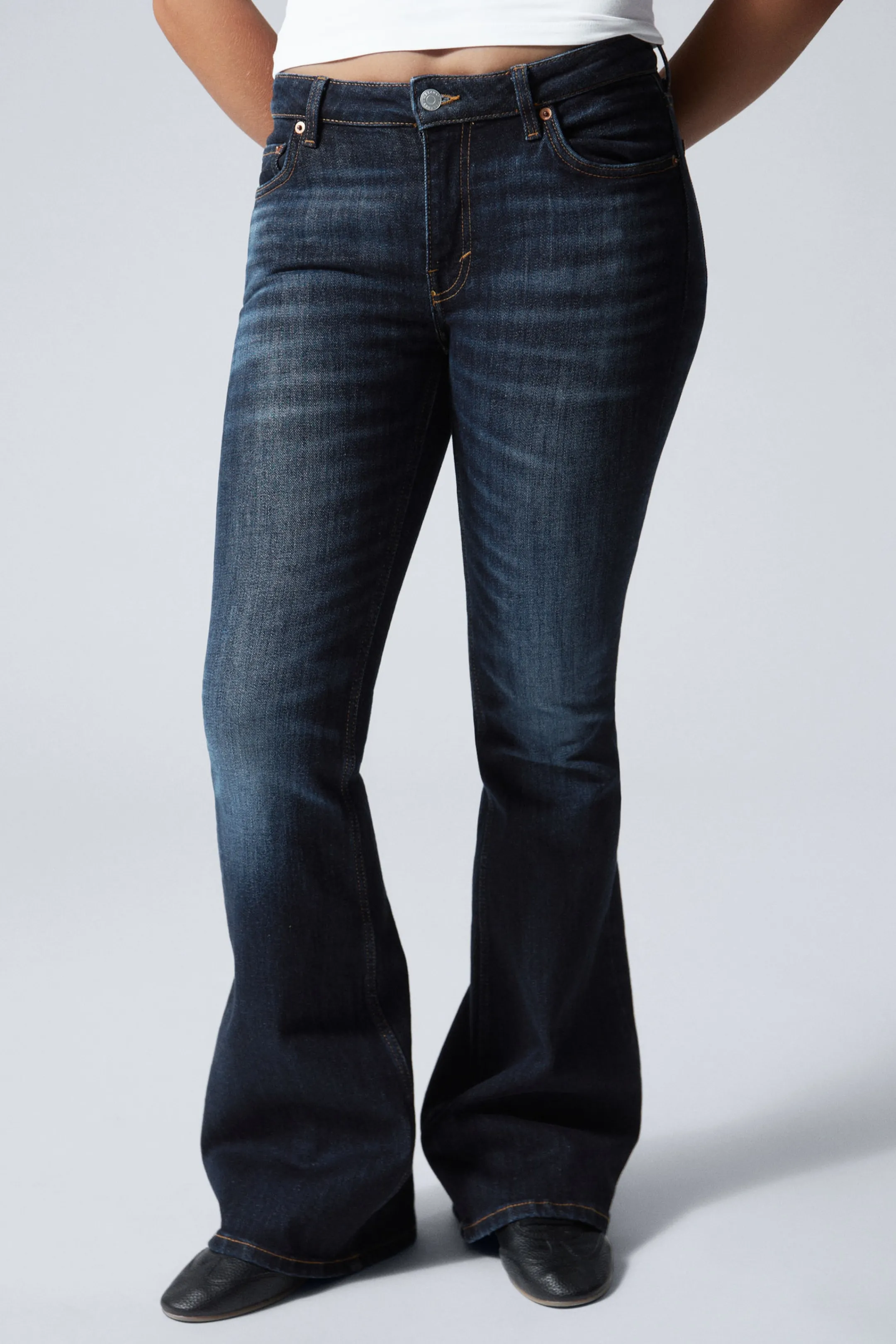 Weekday FLAME LOW RISE SLIM FLARED LEG JEANS>Women Jeans