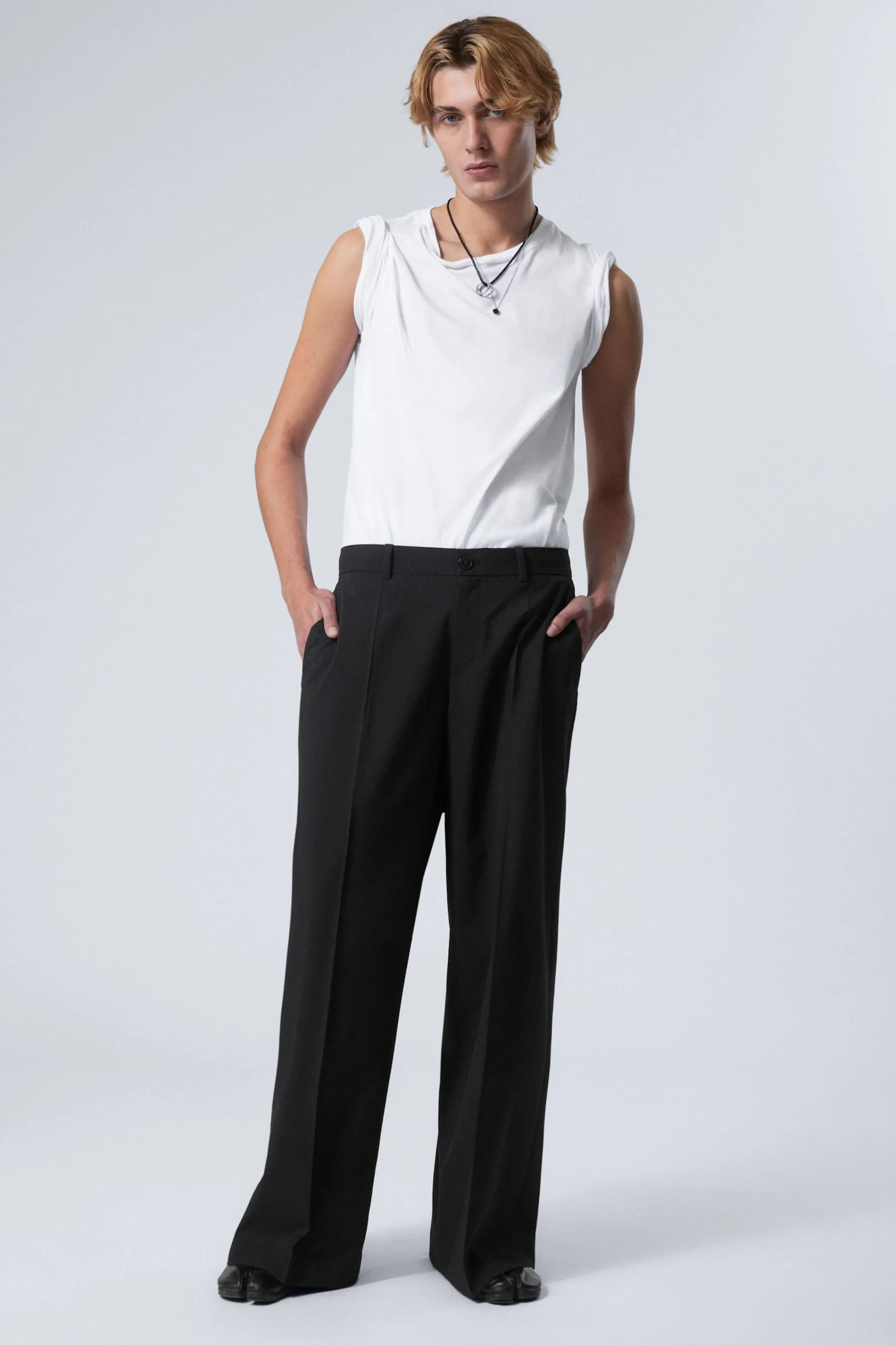 Weekday LOW WAIST LOOSE FIT SUIT TROUSERS> Trousers