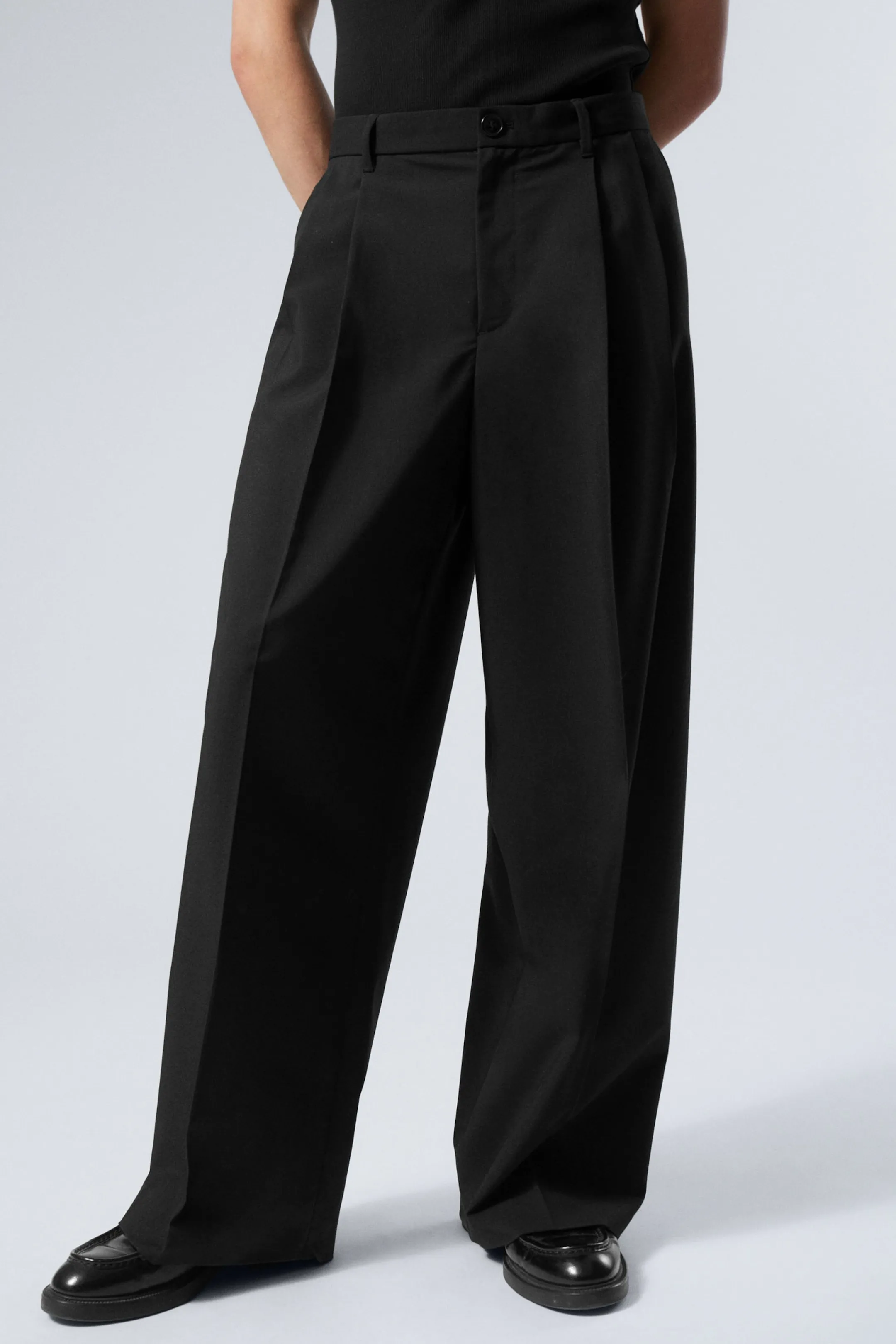 Weekday LOW WAIST LOOSE FIT SUIT TROUSERS> Trousers