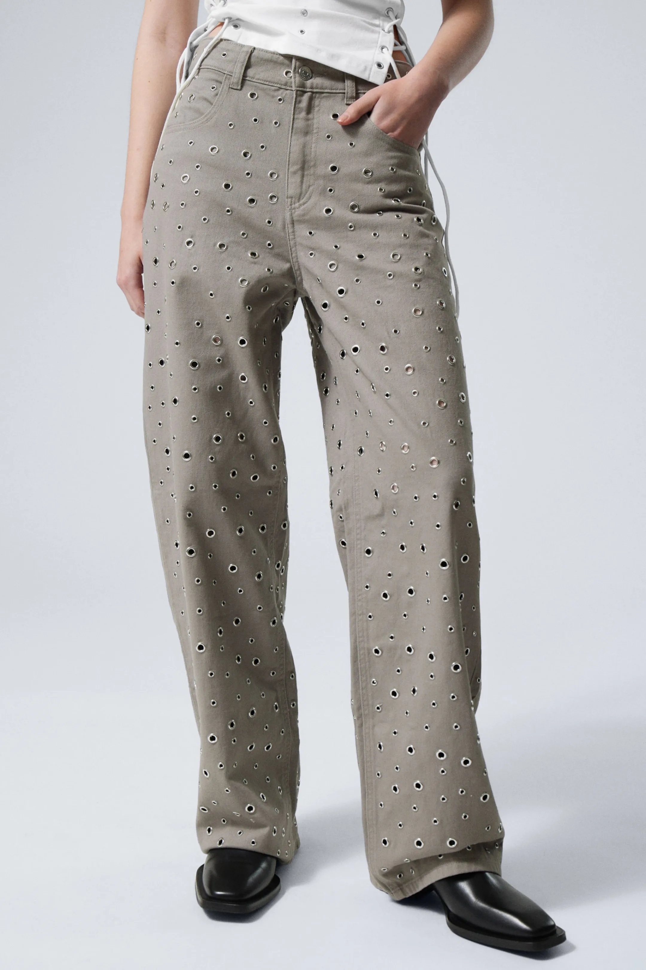 Weekday LOW WAIST LOOSE WIDE LEG EYELET TWILL TROUSERS>Women Trousers