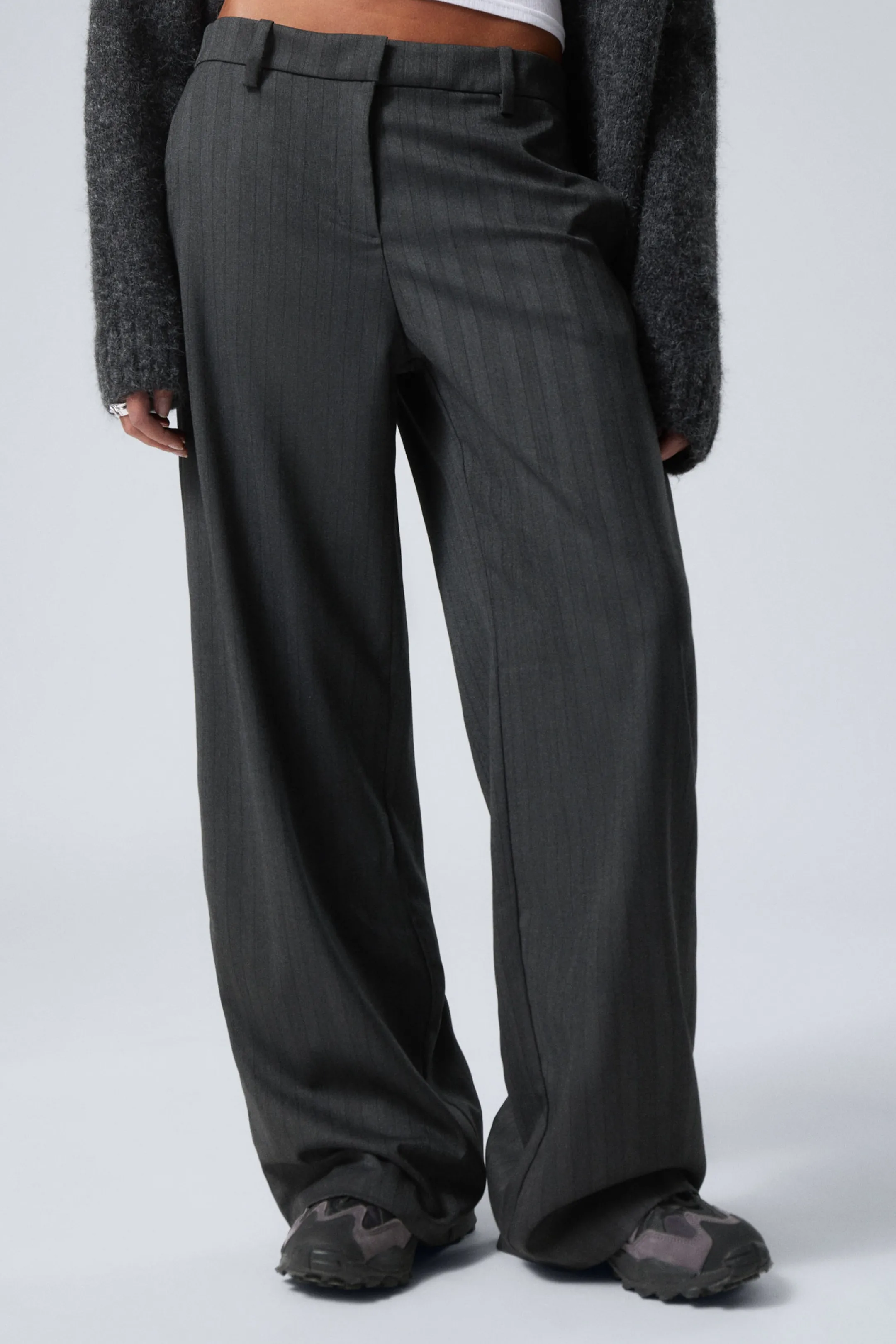 Weekday LOW-WAISTED LOOSE FIT SUIT TROUSERS>Women Trousers