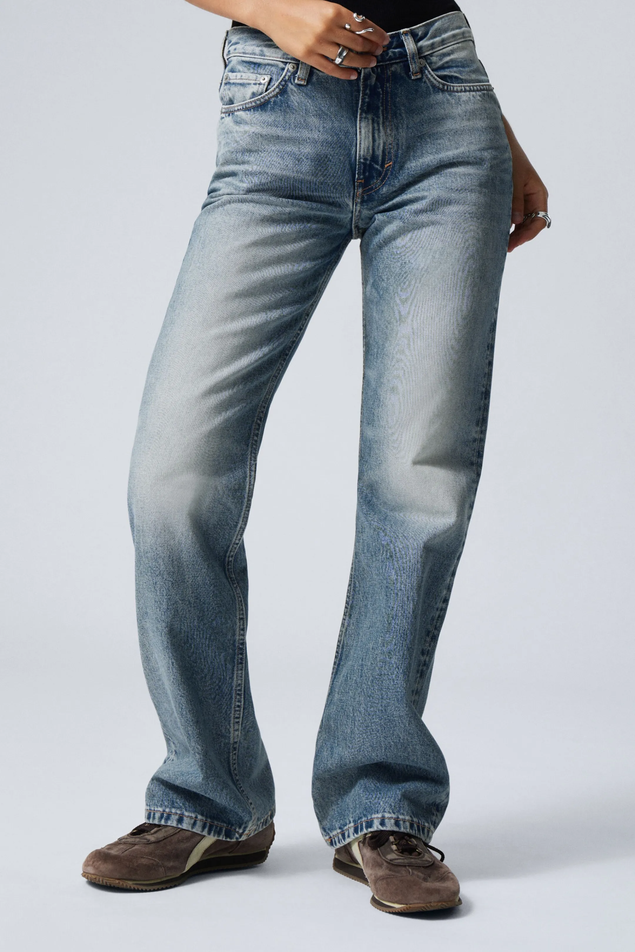 Weekday MOON MID RISE REGULAR BOOTCUT LEG JEANS>Women Jeans