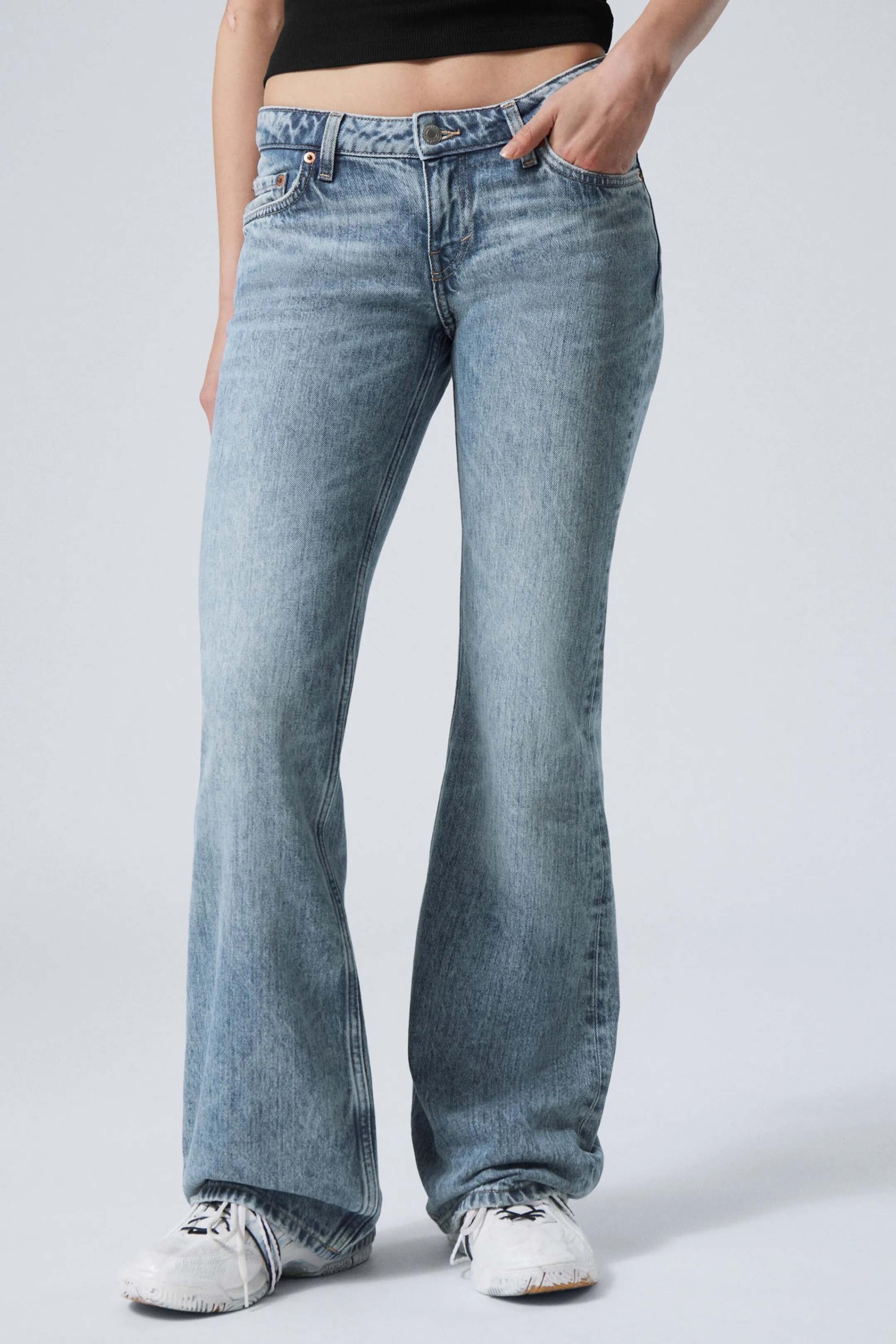 Weekday NOVA LOW RISE SLIM BOOTCUT LEG JEANS>Women Jeans