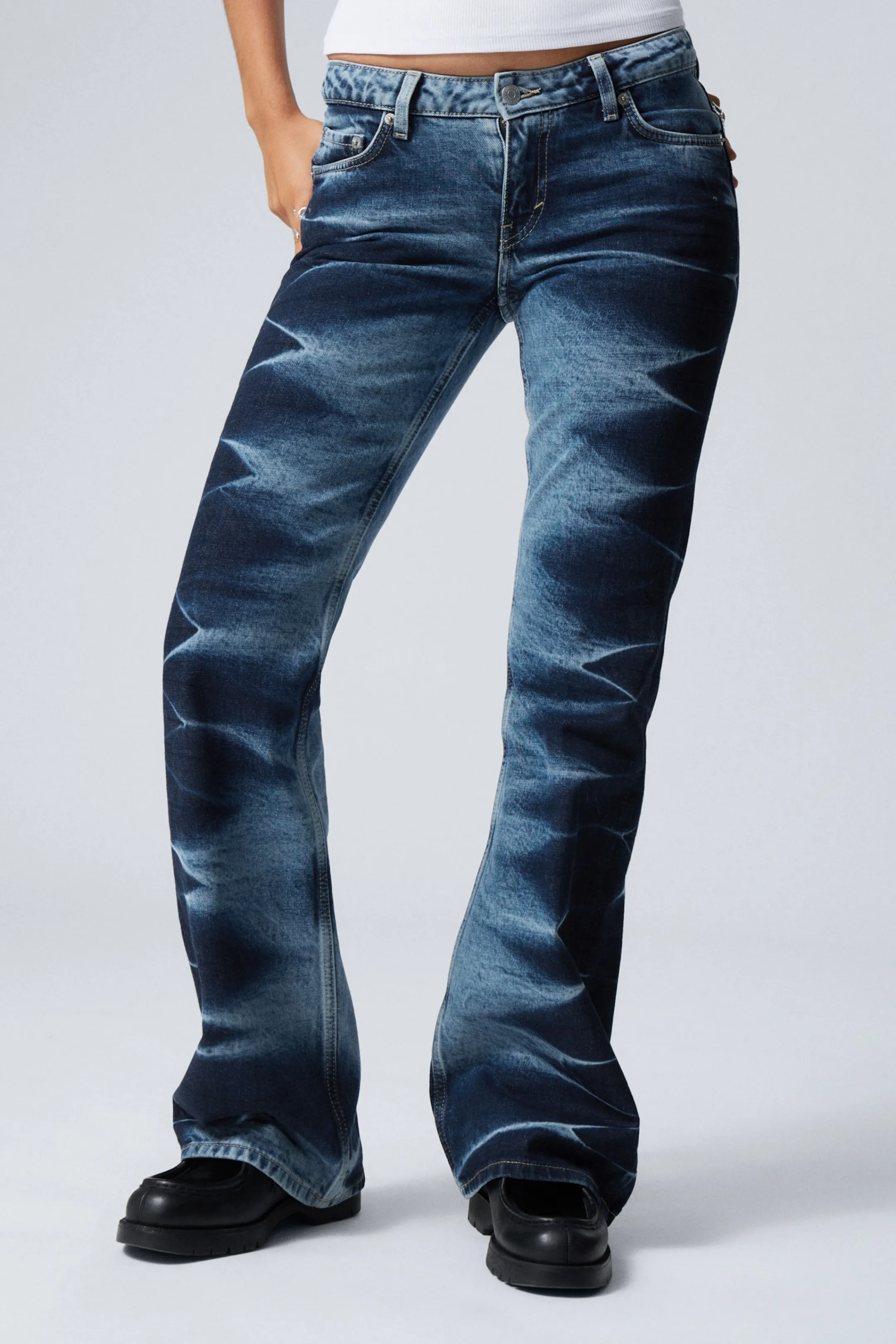 Weekday NOVA LOW WAIST SLIM BOOTCUT JEANS>Women Jeans