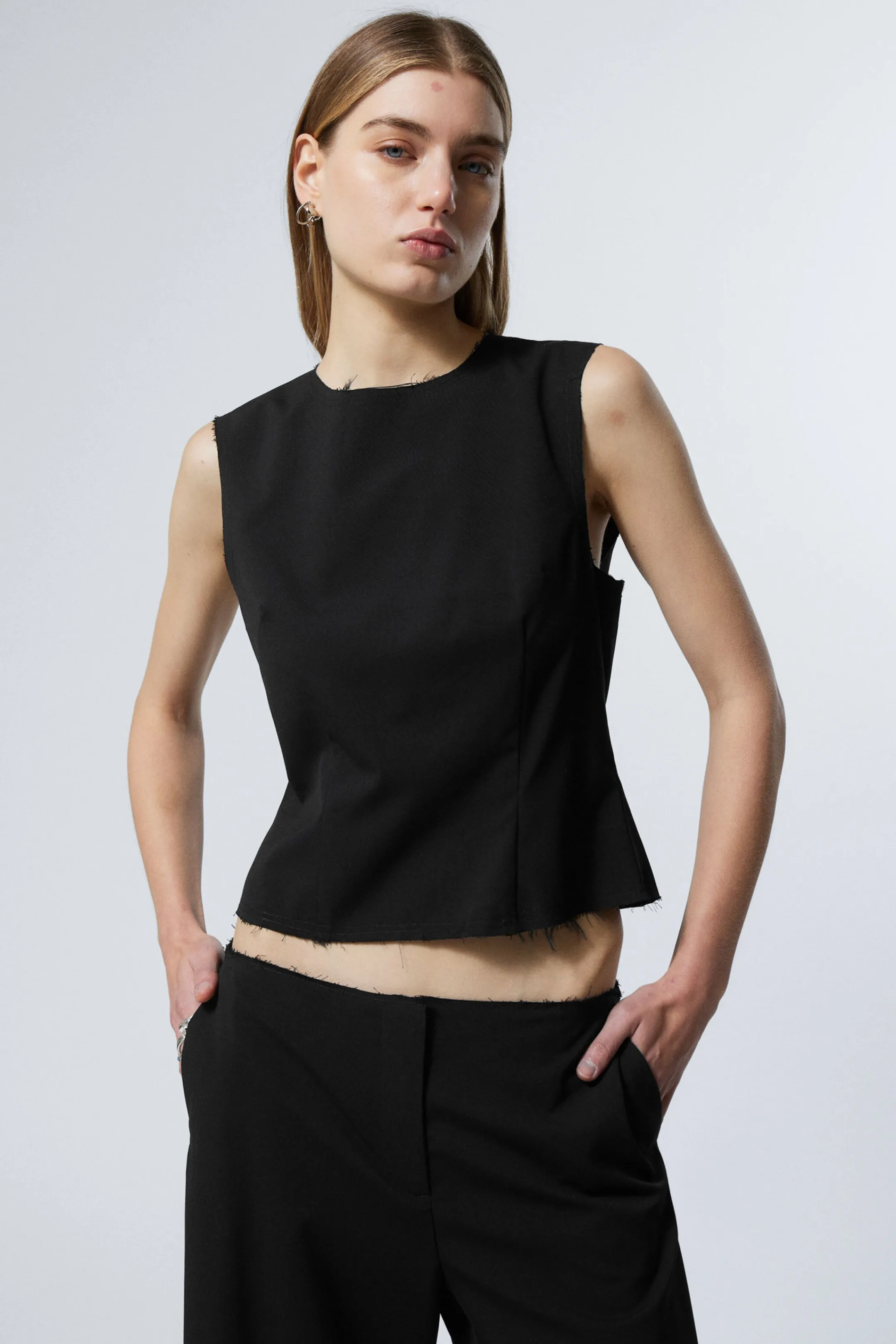 Weekday SLEEVELESS FRAYED SUITING TOP>Women Tops