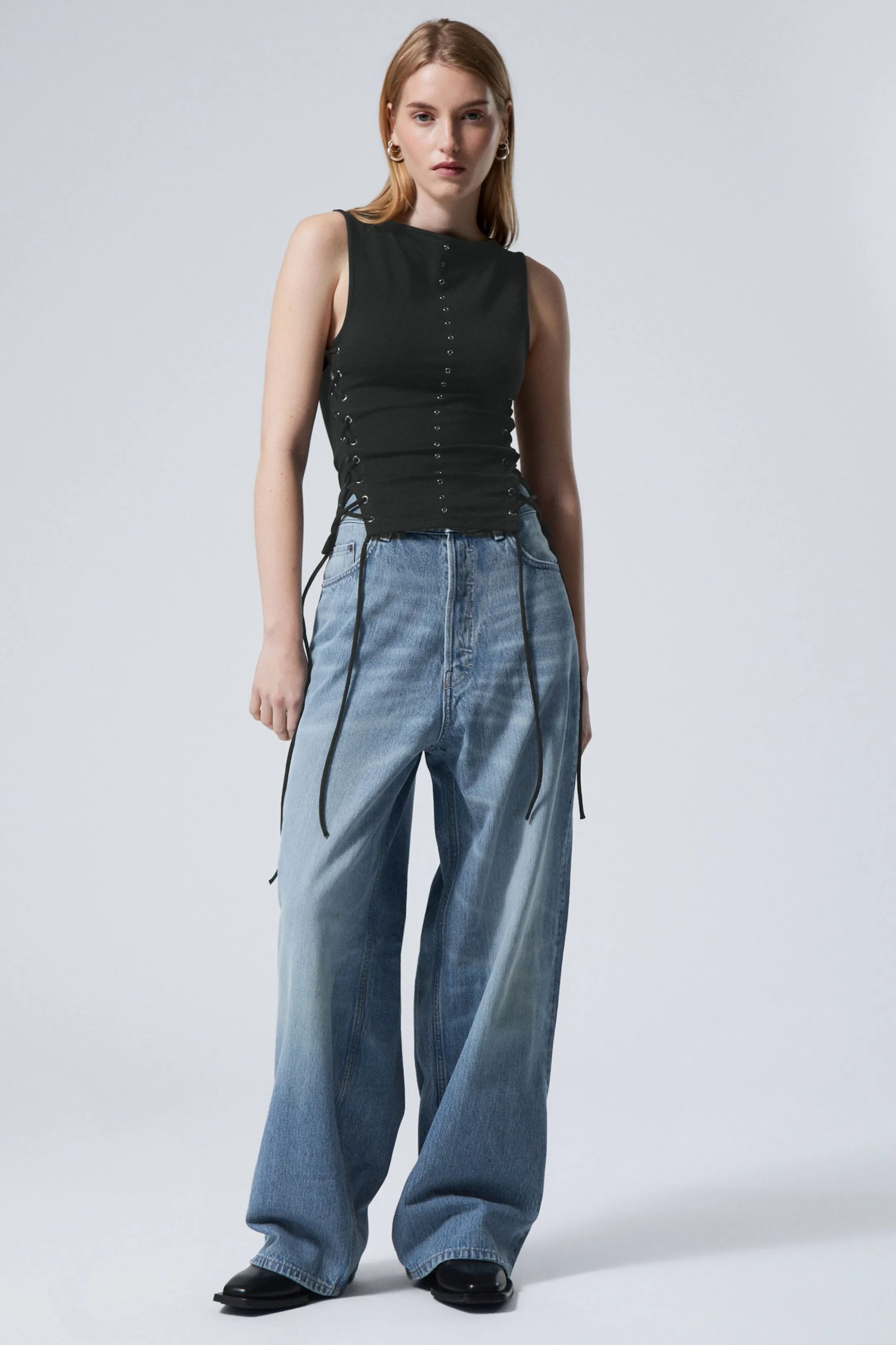 Weekday SLEEVELESS LACING BOAT-NECK EYELET TOP>Women Tops