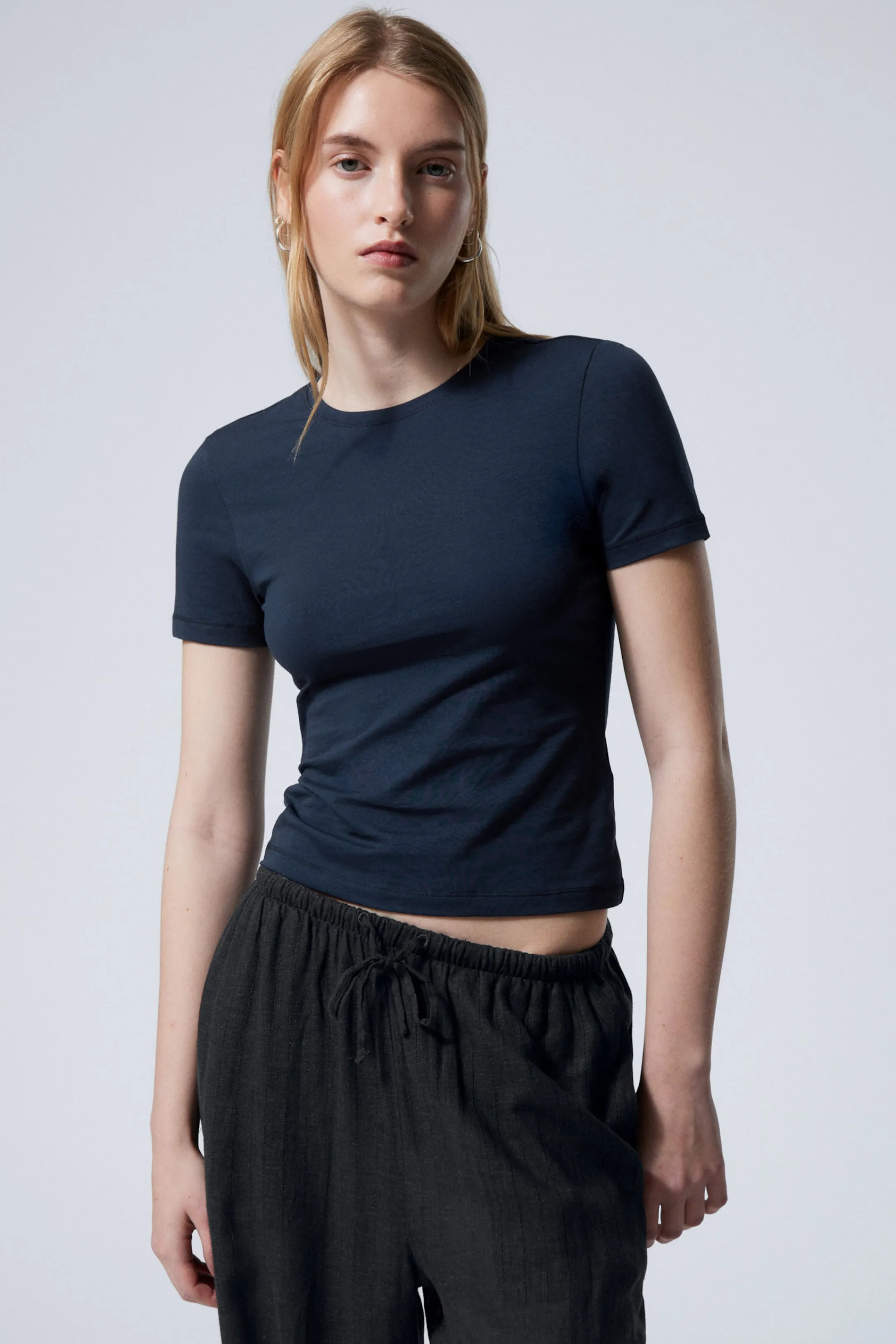 Weekday SLIM FITTED T-SHIRT>Women Basics | T-Shirts