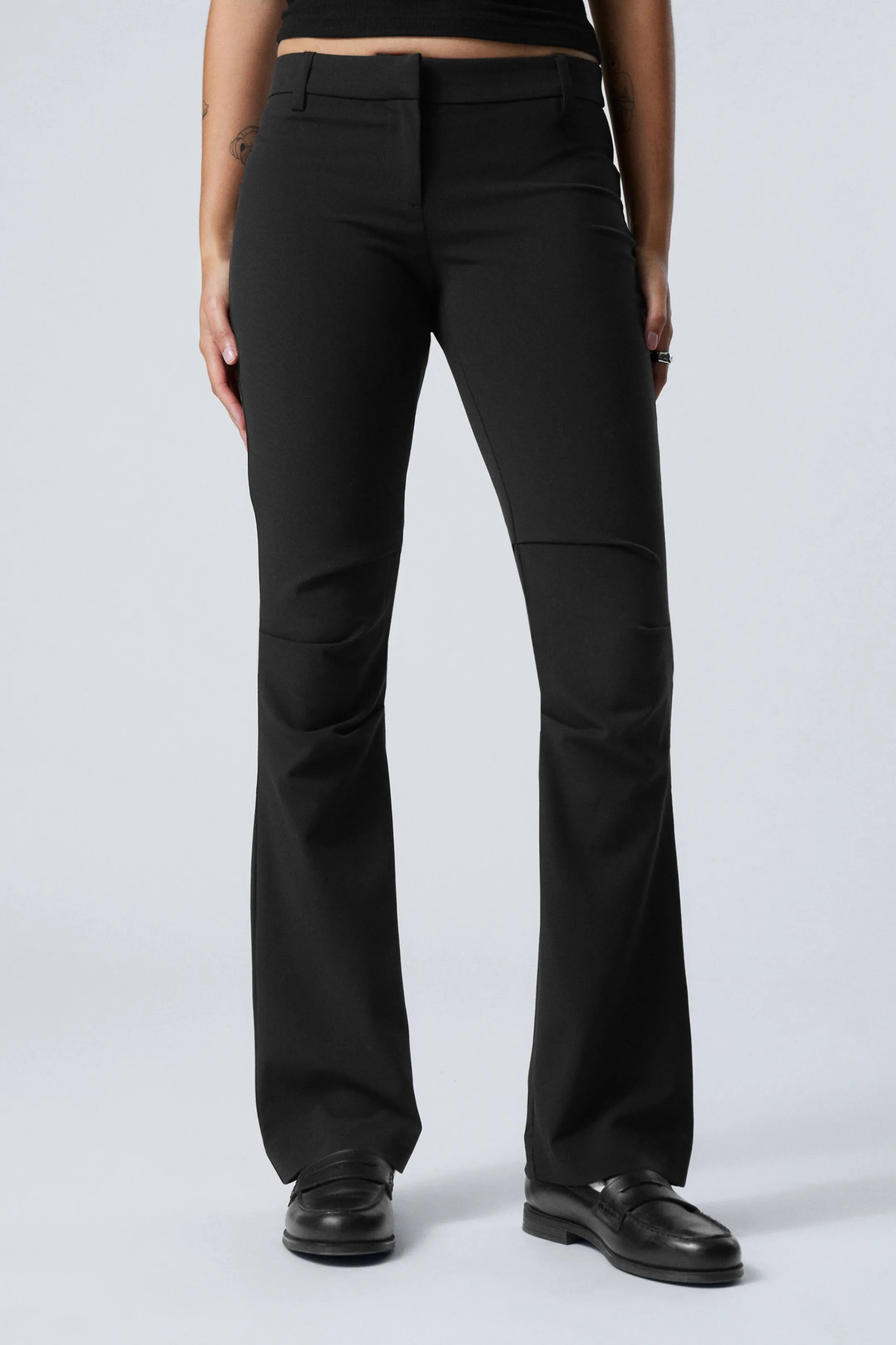 Weekday SLIM LOW WAIST FLARED PLEATED TROUSERS>Women Trousers